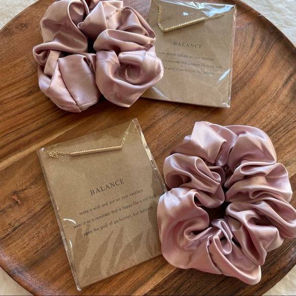 BUNDLE✨ Dainty Balance Necklaces + Silky Scrunchies - Picture 4 of 4